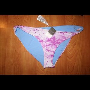 Reversible bikini bottom